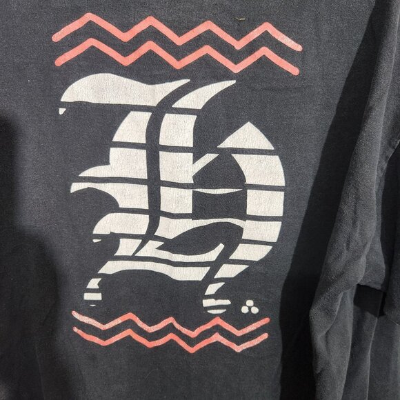 Hombre Manufacturing Co T-Shirt Zigzag Bold H Graphic Design XL Black - Picture 4 of 9